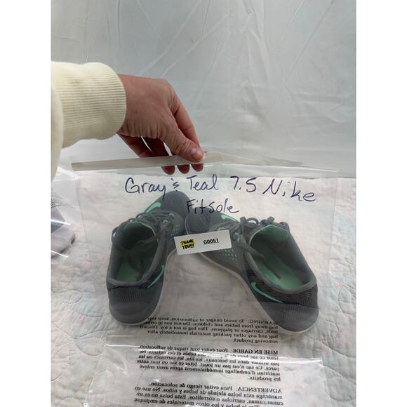 Gray and teal Nike women’s 7.5 - Picture 9 of 9